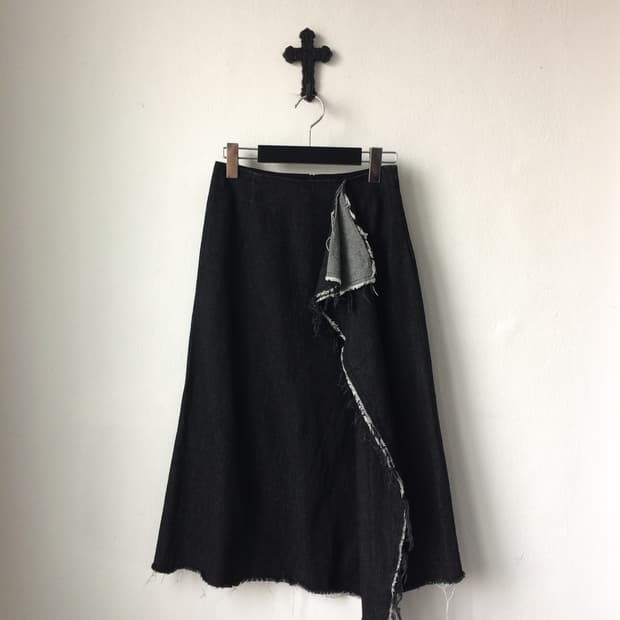 Drape point denim skirt