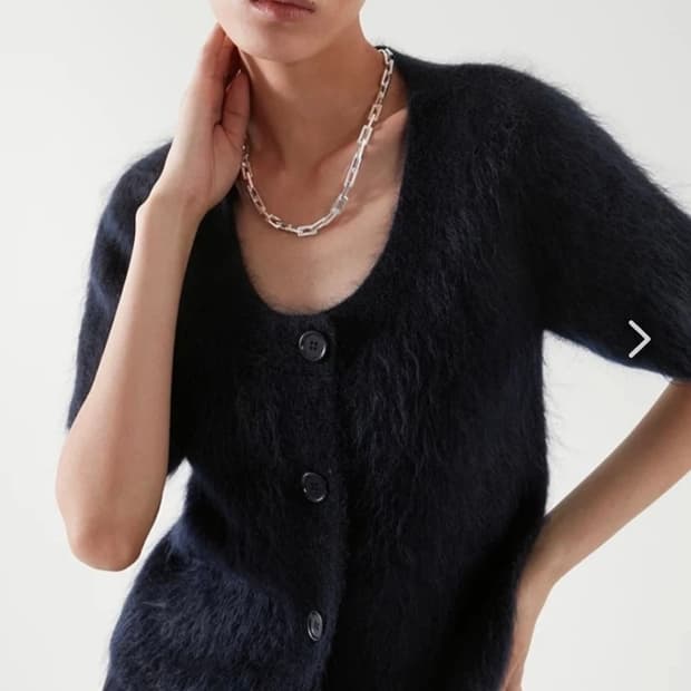 COS 코스 모헤어 반팔 가디건   XS 진네이비 신형