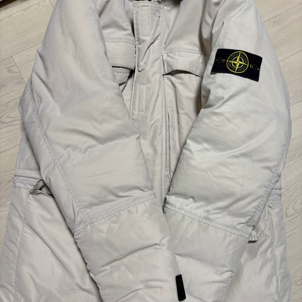 스톤아일랜드 마이크로랩스 다운패딩 아이보리