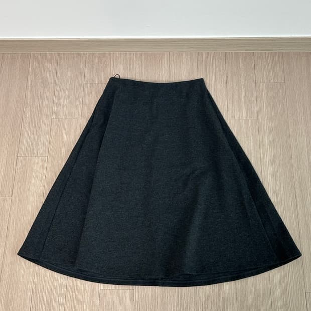 유니클로 브러시드 저지 미디어 플레어스커트