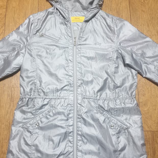 루이까스텔 골프 바람막이 95 사이즈입니다