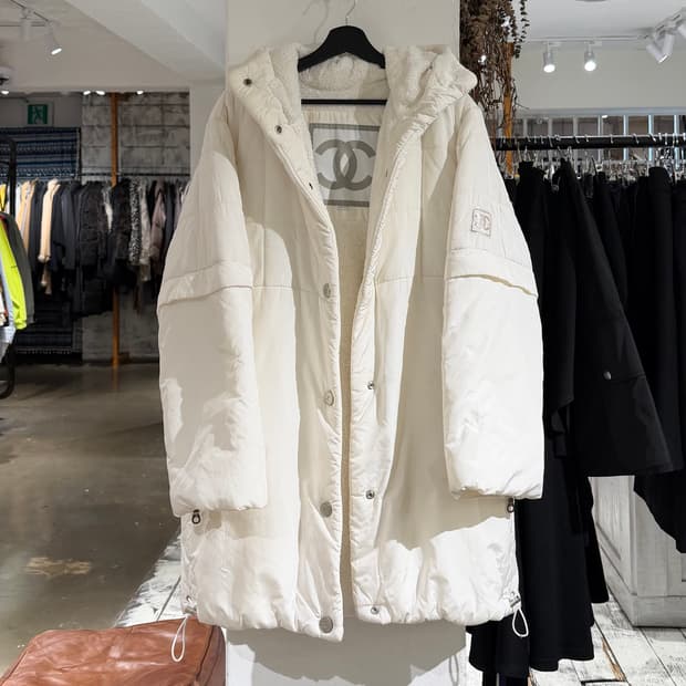 샤넬 화이트 fw00 로고 후드 플리스 패딩
