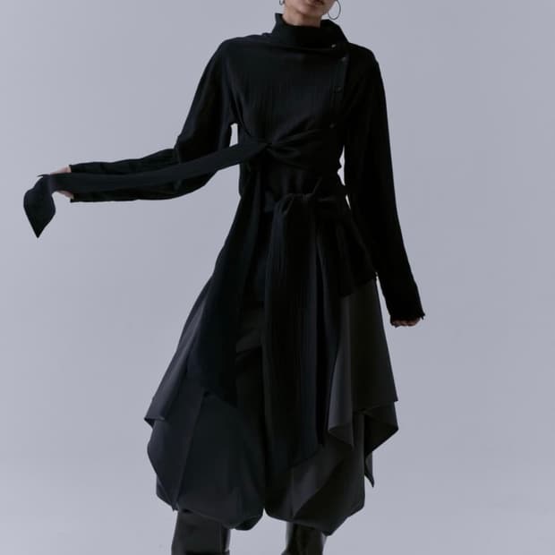 구해요)트리밍버드 3-way High-neck Wrap Blouse