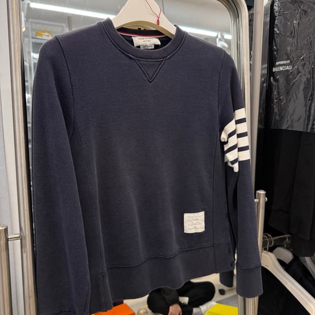 톰브라운 사선 완장 맨투맨 1사이즈