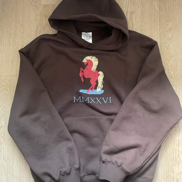 (XL)아이앱 스튜디오 레드홀스 브라운