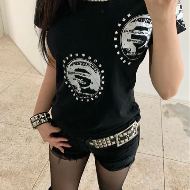 Beaded crest graphic tee