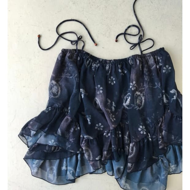 한땀한땀 고려청자 남색 러플 버전 블라우스