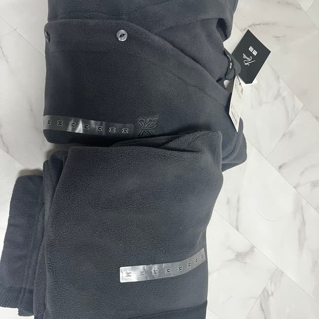 유니클로 니들스 콜라보 플리스셋업 다크그레이m사이즈