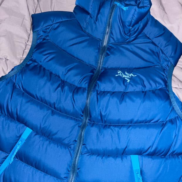 아크테릭스 패딩조끼 베스트