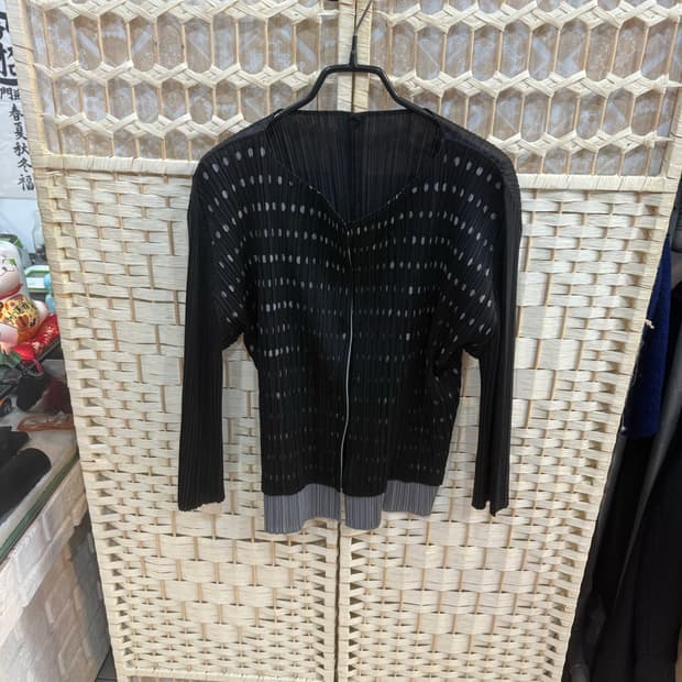 3/66 정품 플리츠플리즈 가디건 팝니다