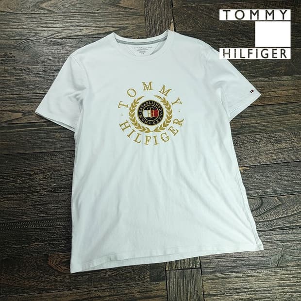 [타미힐피거] 헤리티지 빅로고 자수 반팔 티 M20171