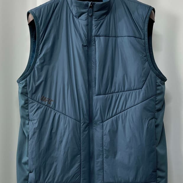 UFC 프리마로프트 가드 레귤러핏 패딩 베스트 자켓