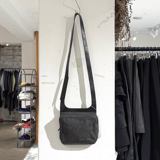 프라다 스포츠 차콜 fw99 아카이브 울 레더 크로스백