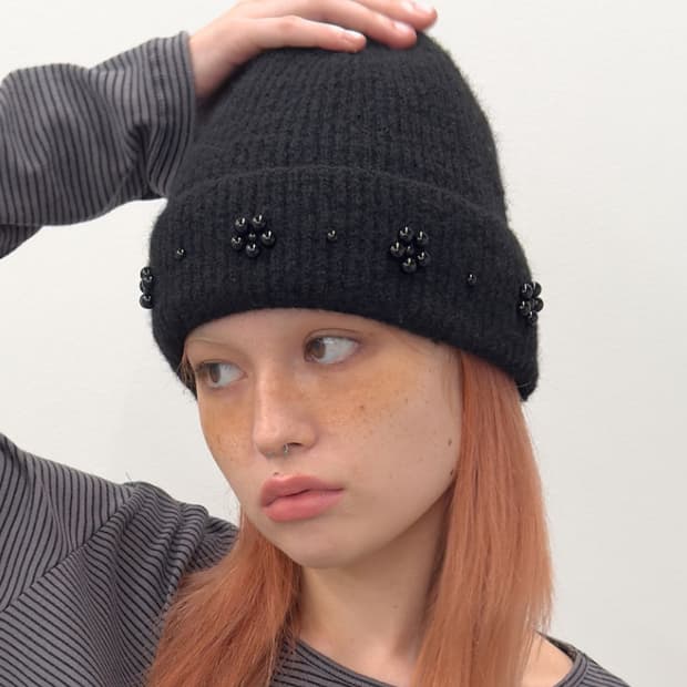 Beaded Petal Beanie [Black]