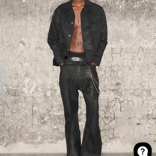 비엑세스 스네이크 프린트 부츠컷 플레어 팬츠