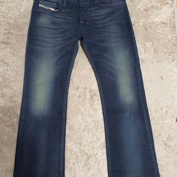 디젤 부츠컷 데님 상태좋고 깨끗 해요.사이즈 여 32