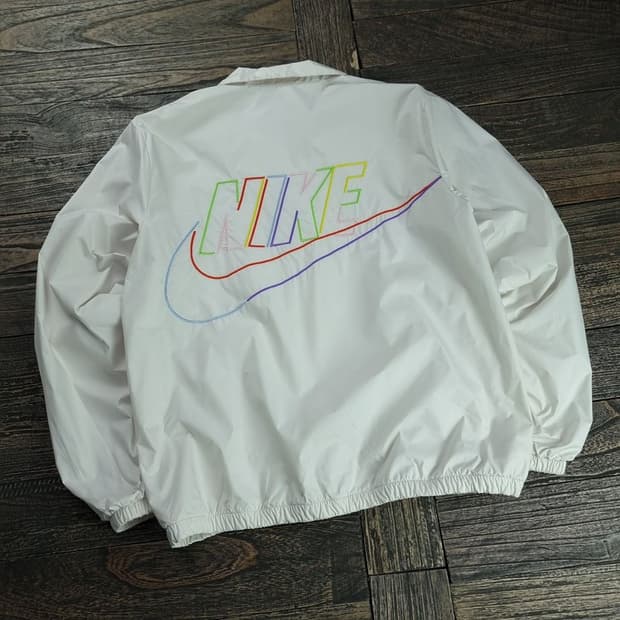 [나이키] 뒷판 빅로고 자수 바람막이 자켓 아이보리 M18985
