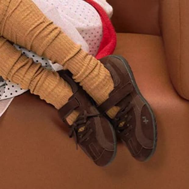 오찌 로마리 스웨이드 레이스업 스니커즈 브라운