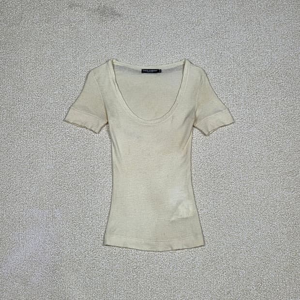 [돌체앤가바나] 캐시미어 골지 스쿱넥 반팔 니트 탑 | S00128