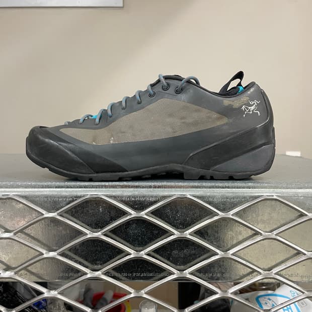 아크테릭스 어크럭스 FL 그레이 235 (gr-4271)