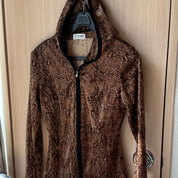 PITTI VERONA  뱀피무늬 벨벳 후드집업