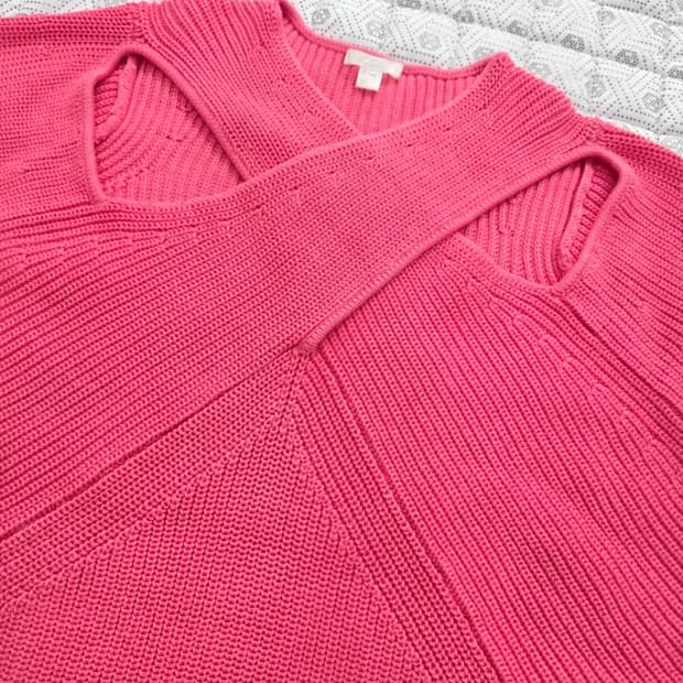 COS 코스 핑크 어깨트임 니트 ~55반