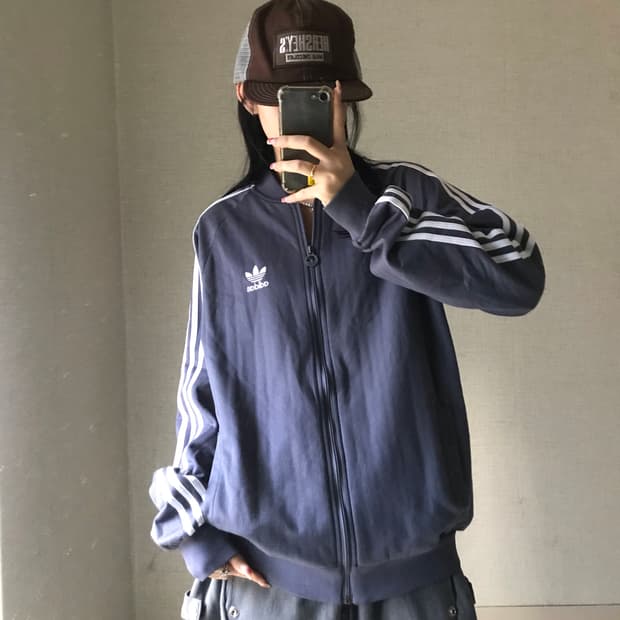 아디다스 그레이 트랙탑