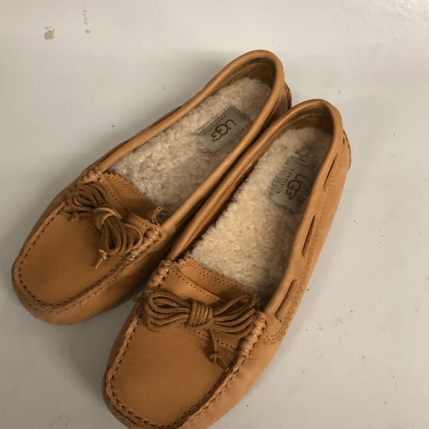 Ugg 스웨이드 로퍼 240