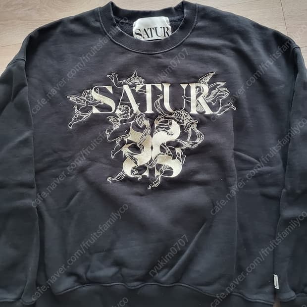 세터 24FW 엔젤그래픽 자수 맨투맨 스웨트셔츠 L