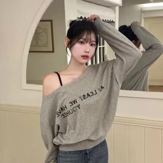 유희 오프숄더 스웻셔츠 멜란지그레이
