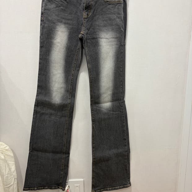 블랙업 로우웨이스트 부츠컷 데님팬츠