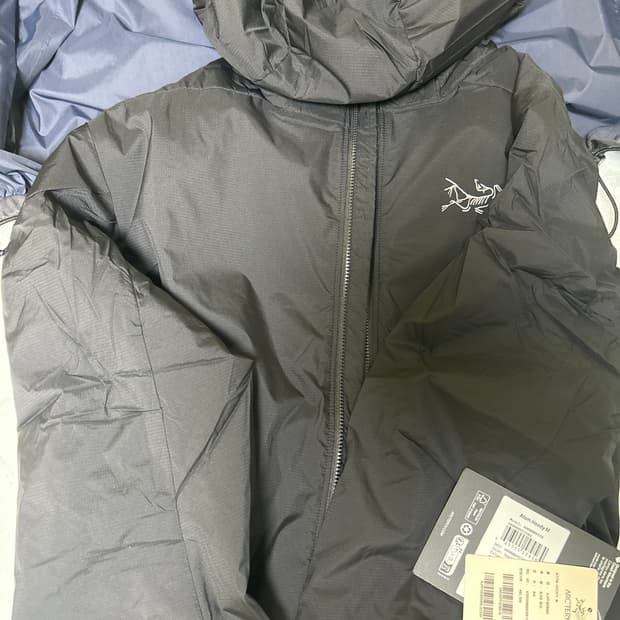 아크테릭스 아톰 후디 블랙