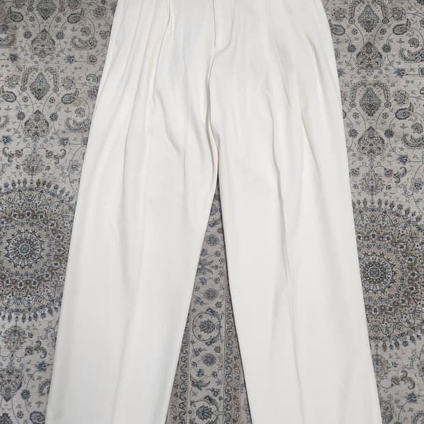 (새상품) 무탠다드 크림 쓰리턱 세미 벌룬 슬랙스 32