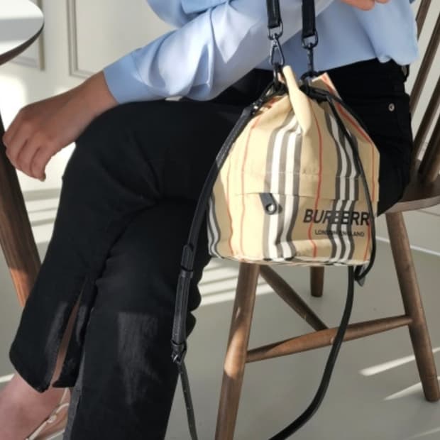 버버리 포이베 버킷백/크로스백 새상품급 정품(감정O)