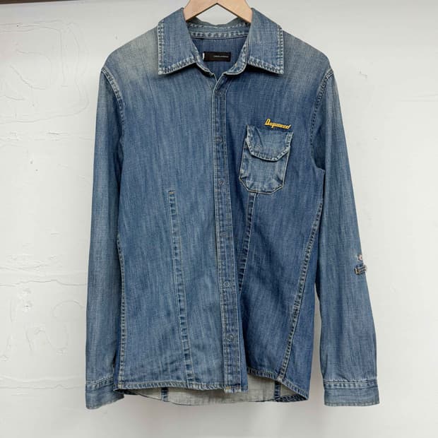 디스퀘어드 3D포켓 뱃지 데님셔츠