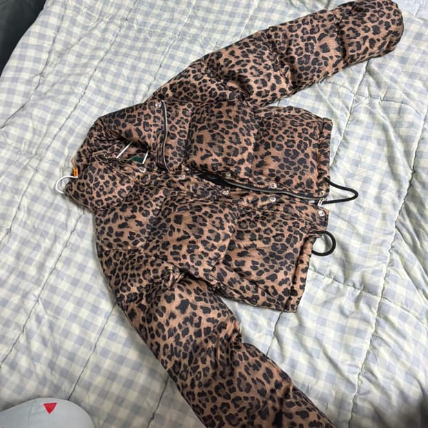 띵크플랜트 레오파드 패딩