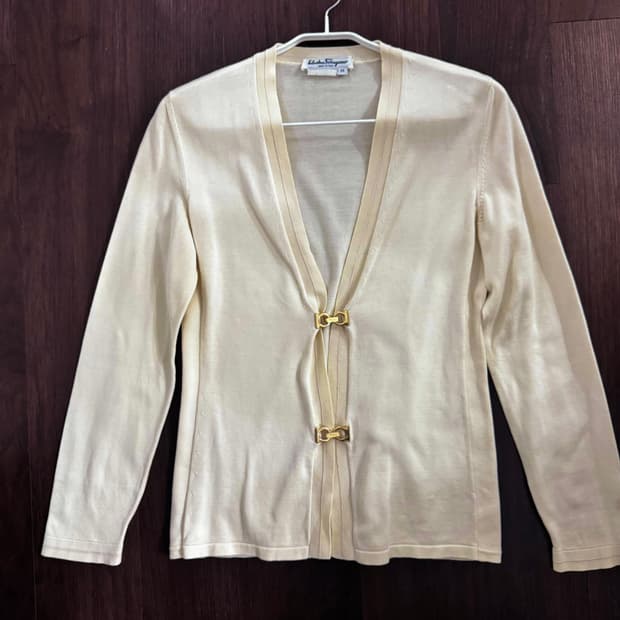 살바토레 페레가모 버클 가디건