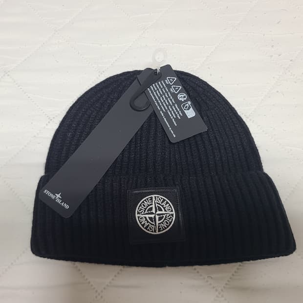 스톤아일랜드  비니 남녀공용 (새상품)