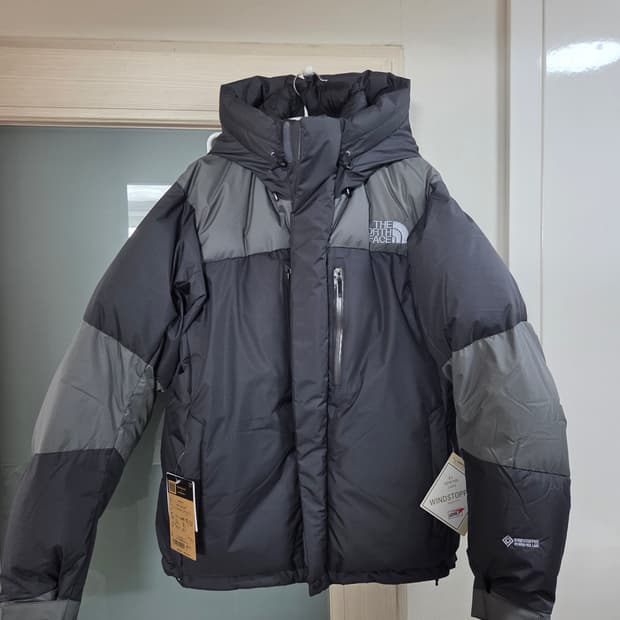 (새제품) 일본판 노스페이스 발토로 라이트 다운자켓 패딩 L