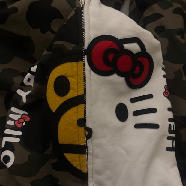 베이프X헬로키티 녹계 후드집업