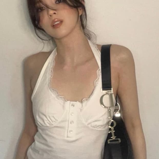 Gimor 한소희 레이스 홀터넥 슬리브리스