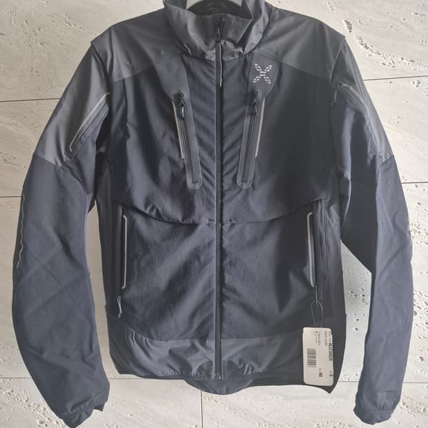 (새상품)몬츄라 블랙 자켓 등산복