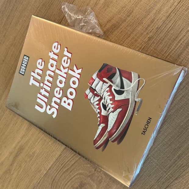 Taschen 책 더얼티메이트스니커북 새제품