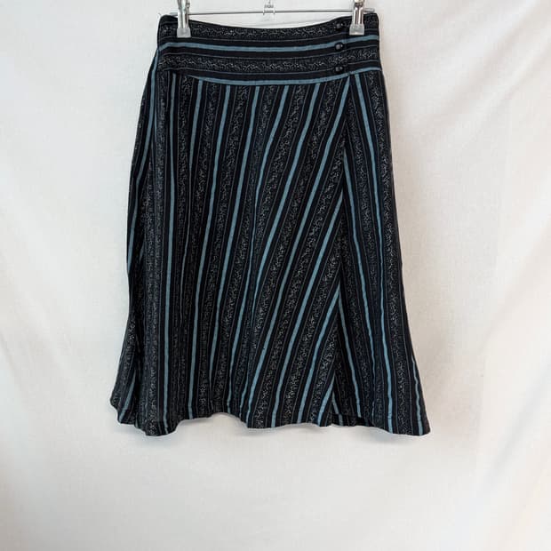 버튼 스트라이프 스커트