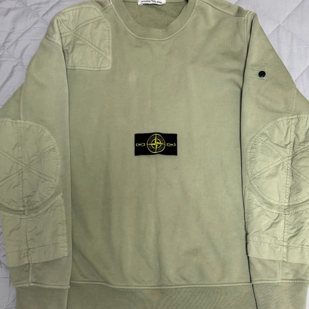 [M]스톤아일랜드 카키 크루넥 맨투맨