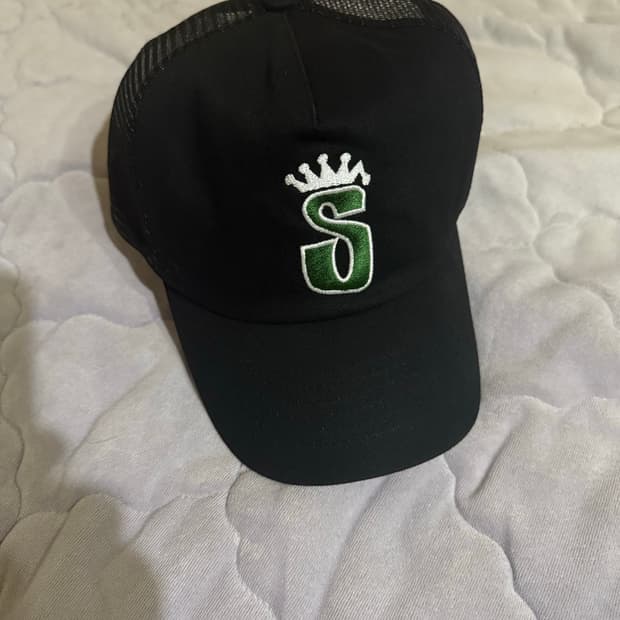 스투시 S 크라운 트러커 매쉬캡