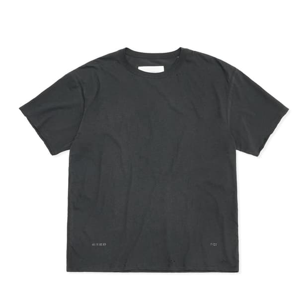 (새상품) 아모멘토 플러스 Distressed Short Sleeve T