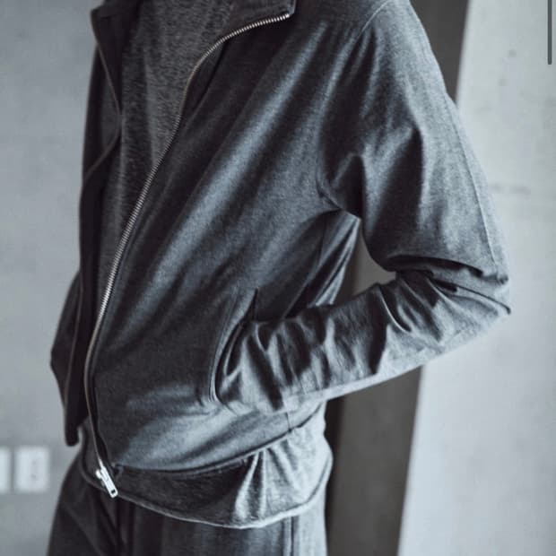 모노프리베 하이넥 집 차콜 2사이즈