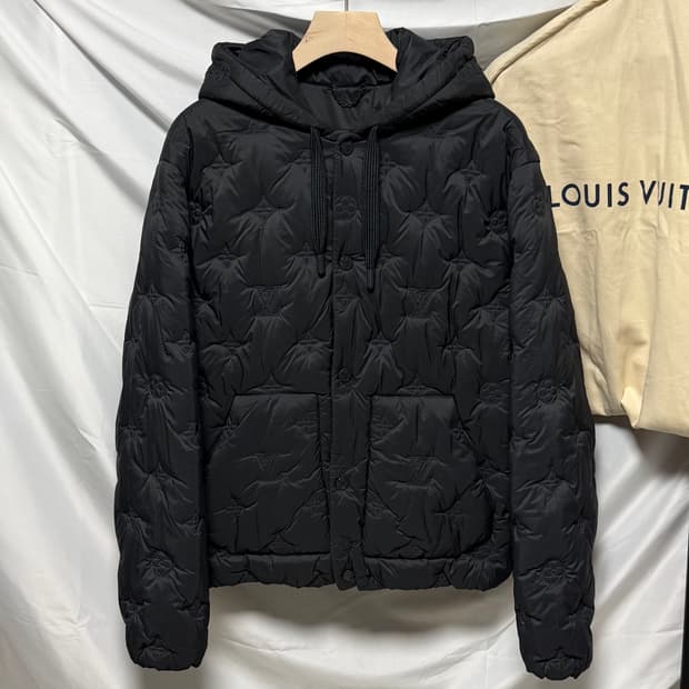 [S+급/48] 루이비통 모노그램 퀄티드 후드 패딩 자켓 블랙