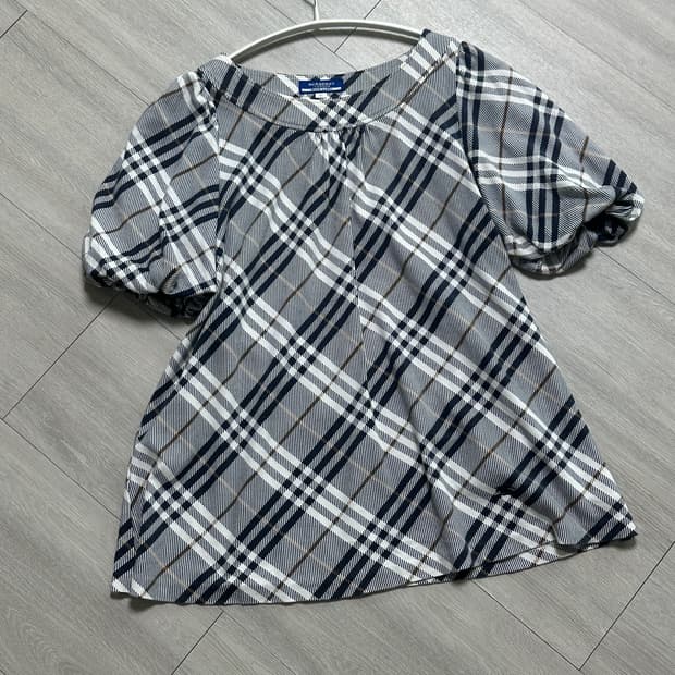 버버리 블루라벨 38사이즈 노바체크 퍼프 반팔티